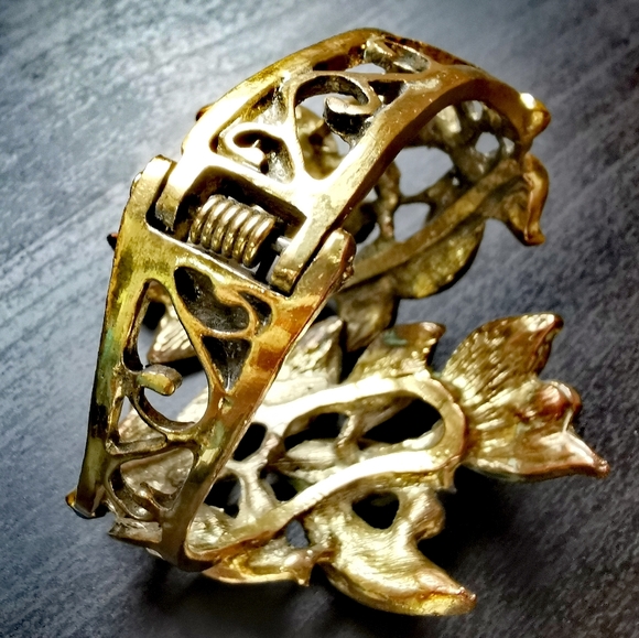 Rhinestone Floral Motif Hinged Cuff Bracelet - Picture 2 of 6